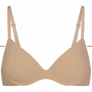 NWOT Skims Fits Everybody Tshirt Bra